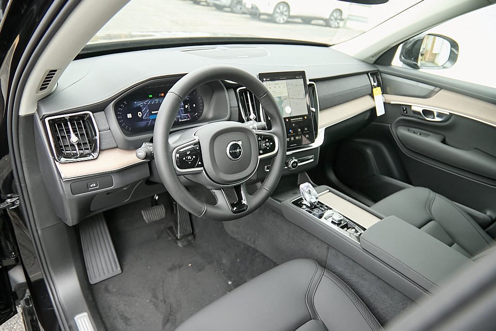 New 2026 Volvo XC90 B6 Plus w/ Protection Package Premier AWD/4WD image 12
