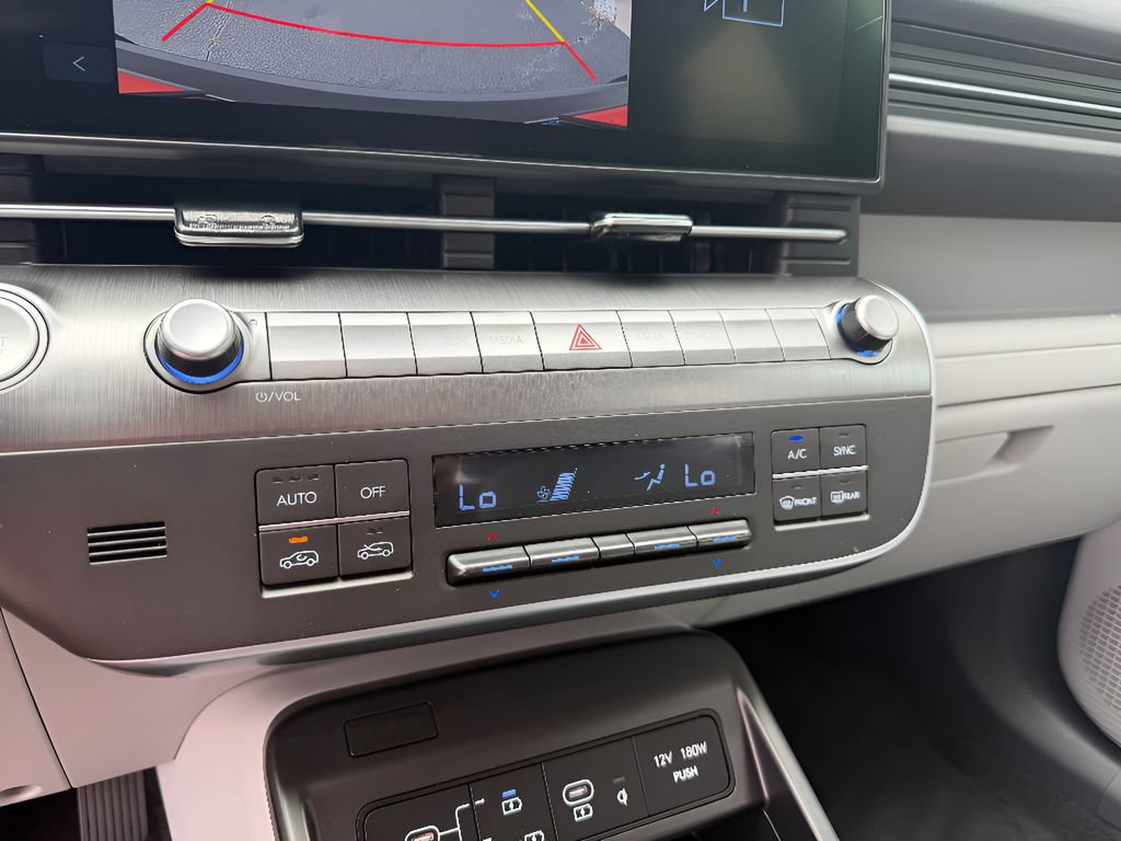 Used 2025 Hyundai Kona SEL FWD image 29