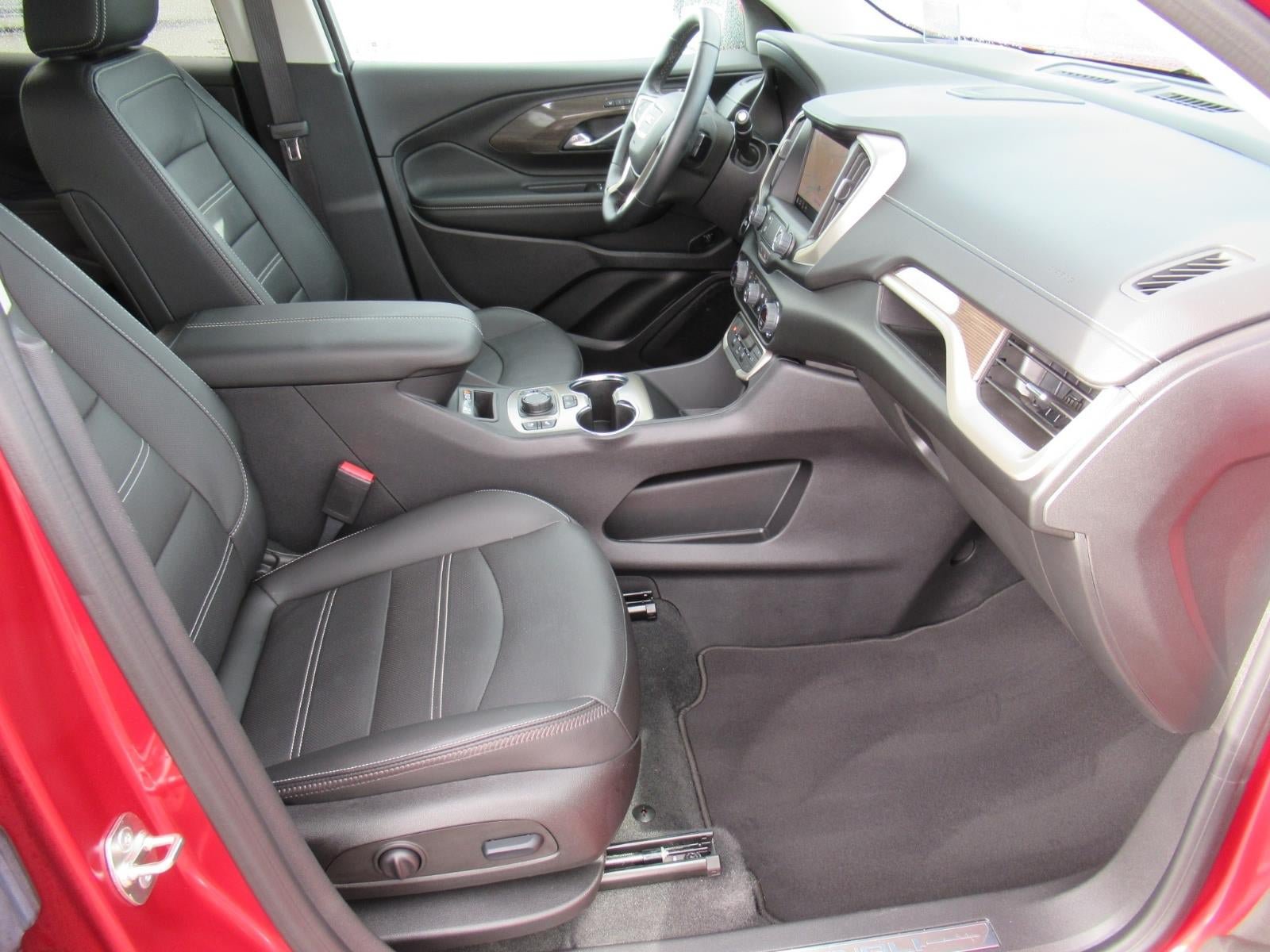 Used 2024 GMC Terrain Denali w/ Denali Premium Package AWD/4WD image 10