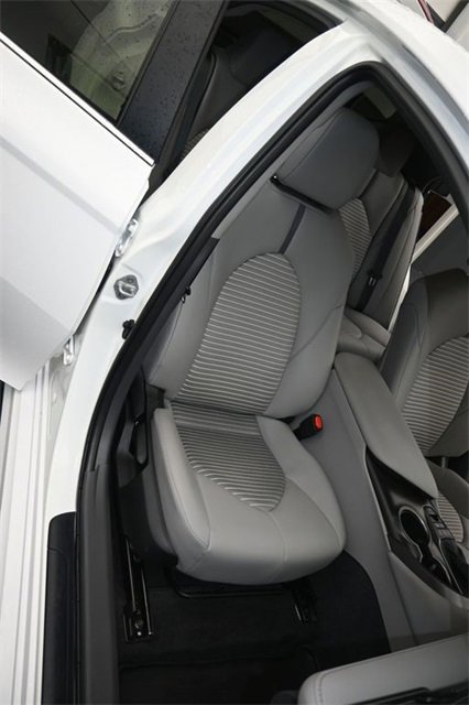 Used 2024 Toyota Camry SE image 15