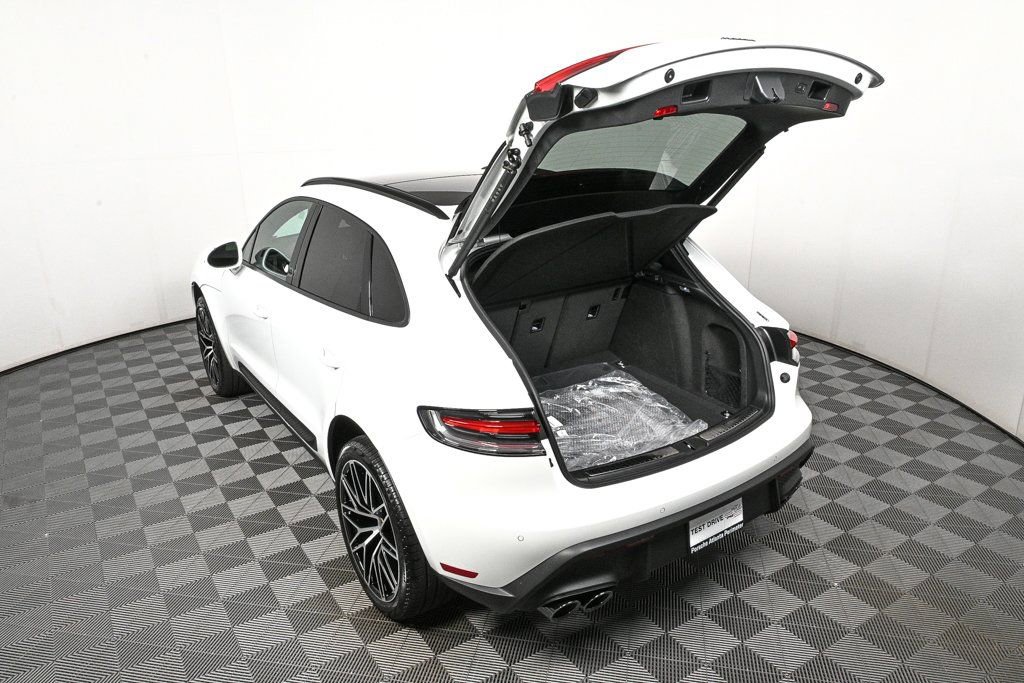 Certified 2026 Porsche Macan AWD/4WD image 33