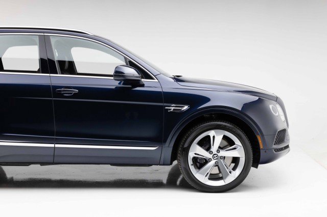 Used 2019 Bentley Bentayga image 23
