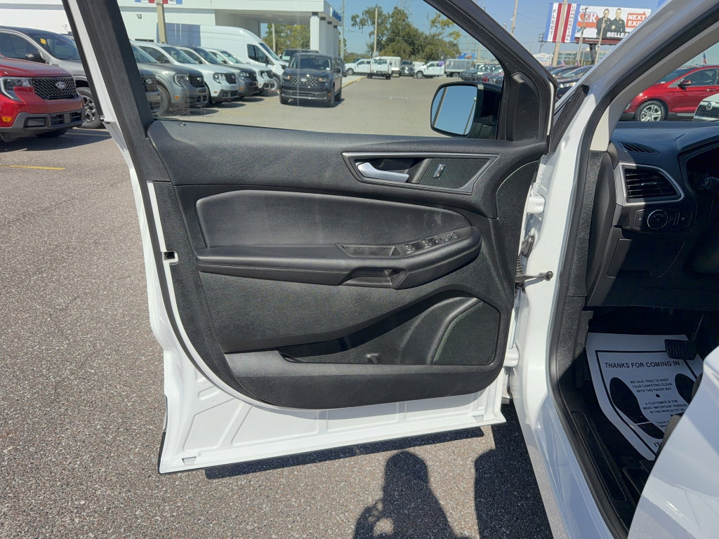Certified 2022 Ford Edge SE w/ Black Appearance Package image 8