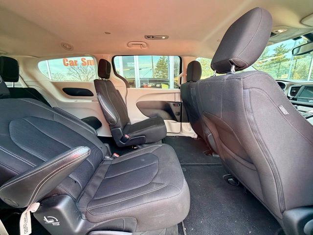 Used 2023 Chrysler Voyager LX image 20