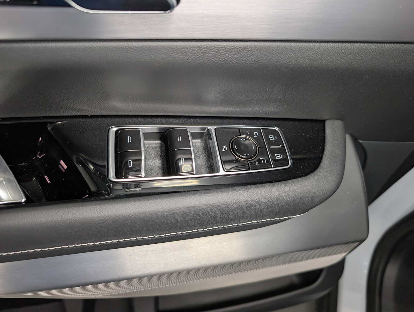 New 2027 Cadillac Vistiq Luxury w/ LPO, Floor Liner Package AWD/4WD image 34