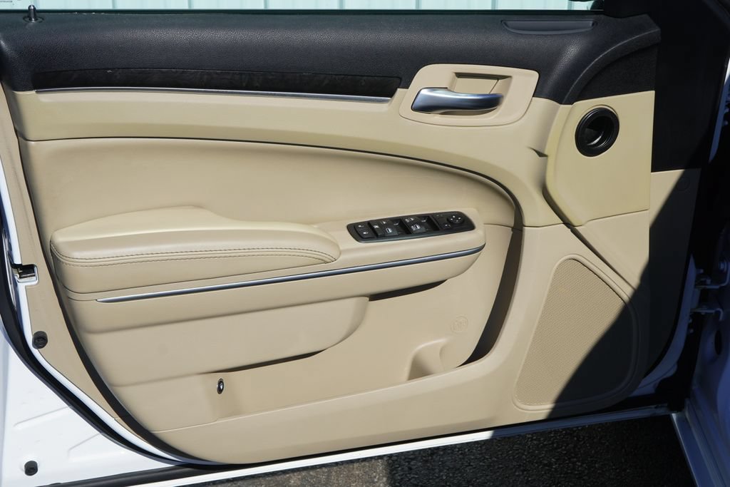 Used 2013 Chrysler 300 AWD w/ Driver Convenience Group image 10