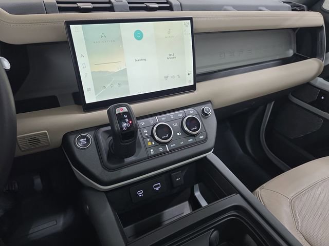 Used 2023 Land Rover Defender 130 SE image 20