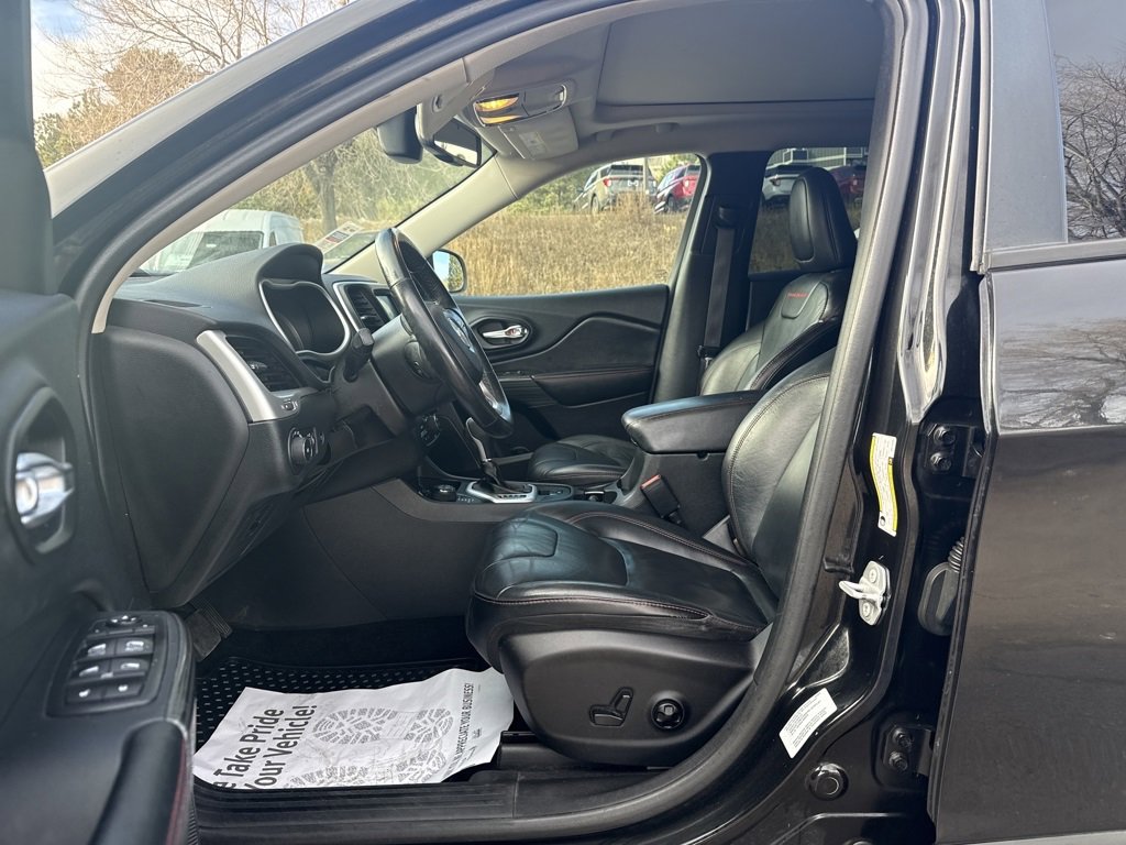 Used 2016 Jeep Cherokee Trailhawk w/ Comfort/Convenience Group image 9