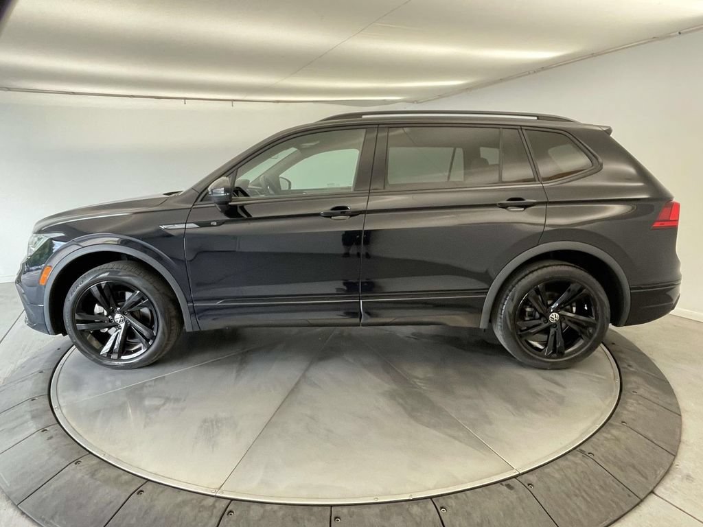 Used 2024 Volkswagen Tiguan SE R-Line AWD/4WD image 2
