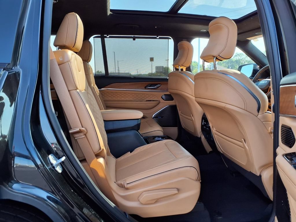 Used 2024 Jeep Grand Cherokee L Summit AWD/4WD image 33