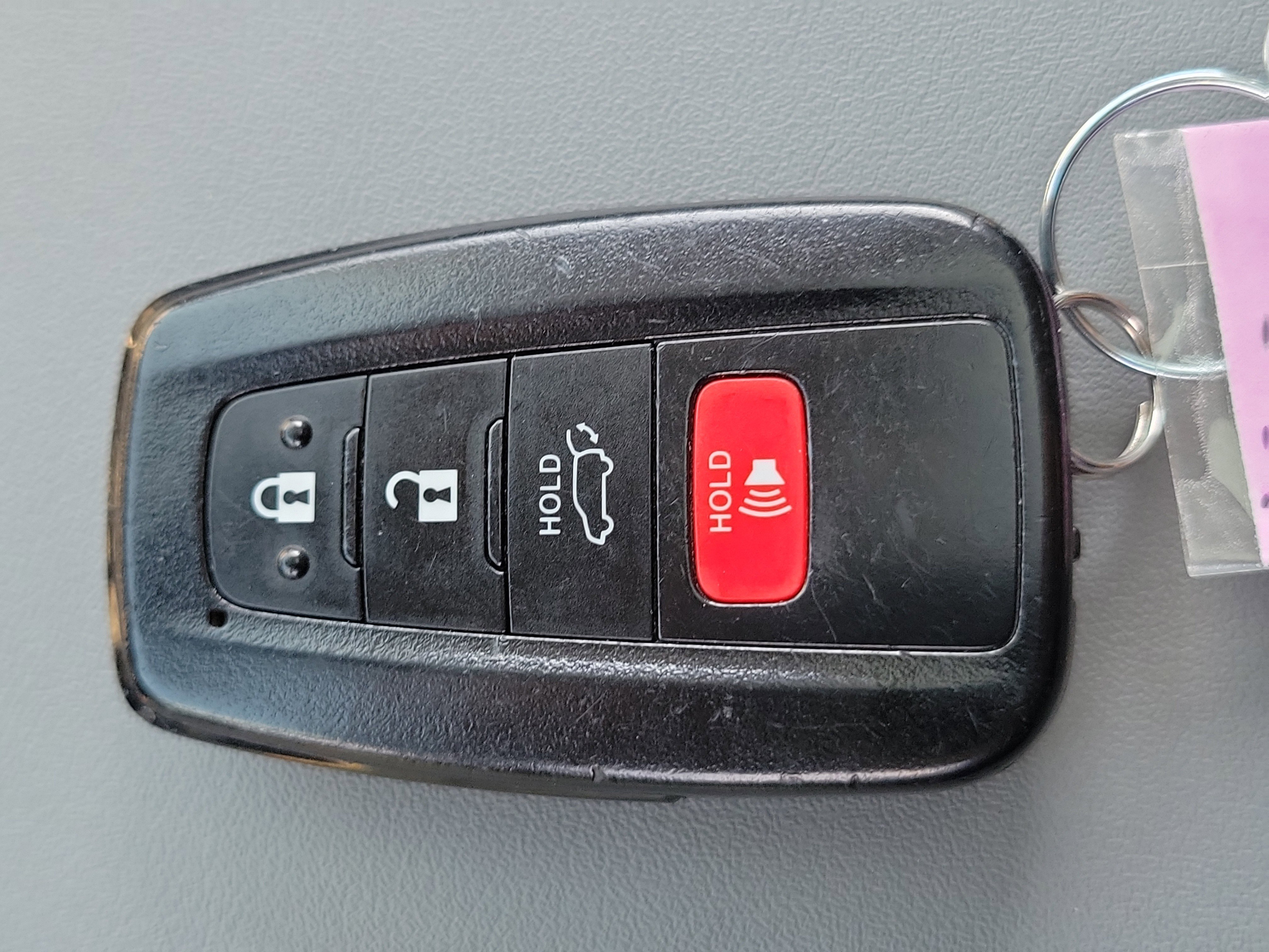 Used 2020 Toyota Highlander XLE image 32