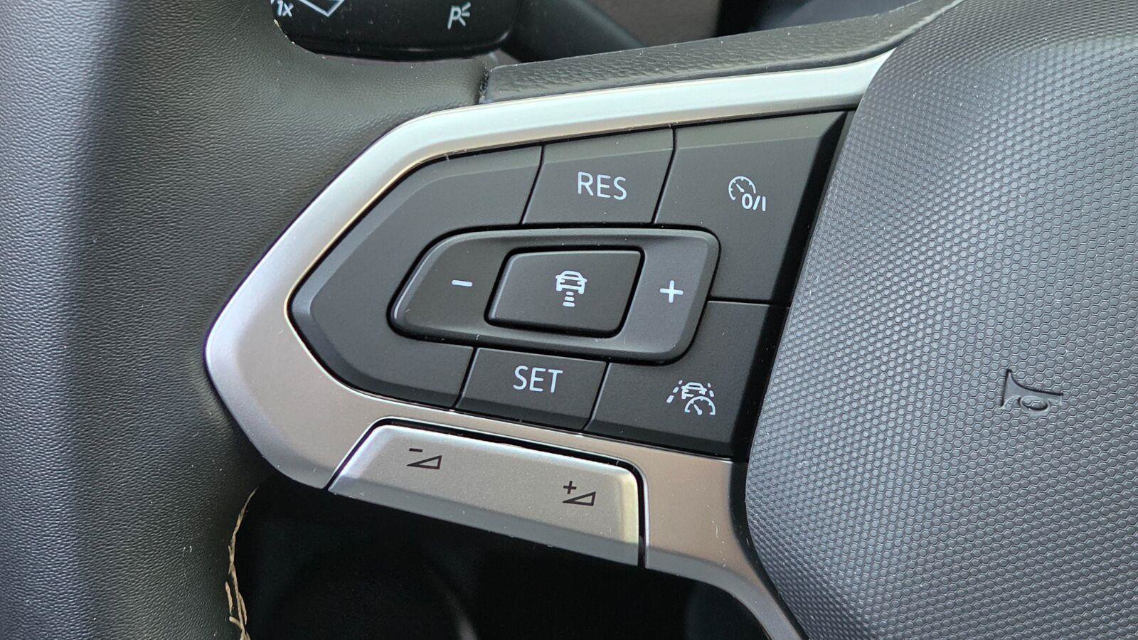 Certified 2023 Volkswagen Taos SEL AWD/4WD image 28