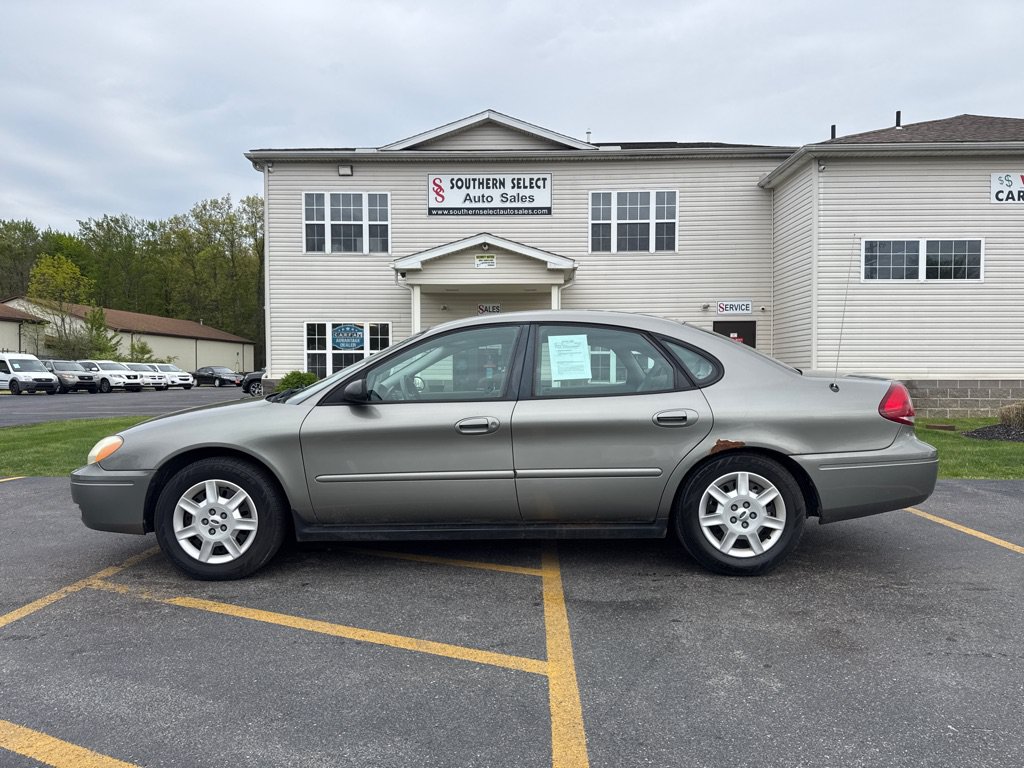 Used 2004 Ford Taurus SE FWD image 1