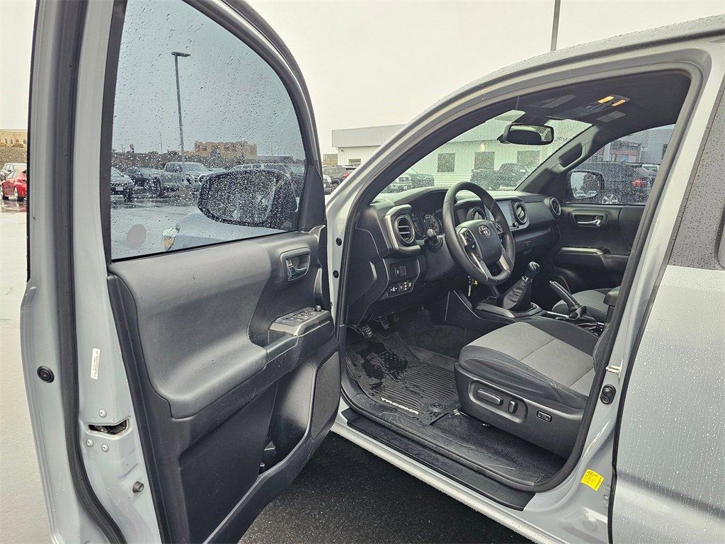 Used 2020 Toyota Tacoma TRD Off-Road w/ Technology Package image 17