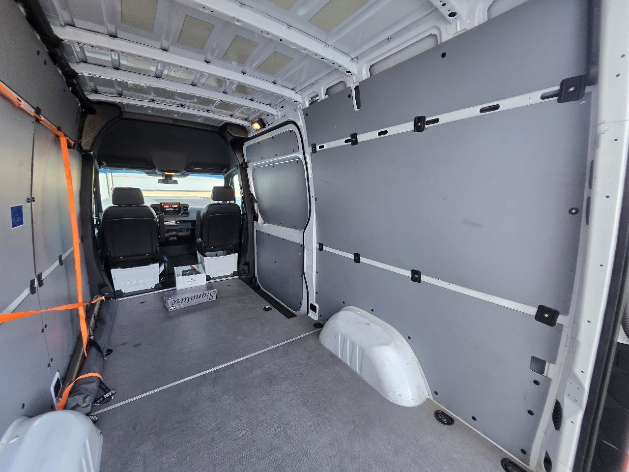 Used 2022 Mercedes-Benz Sprinter 2500 image 40