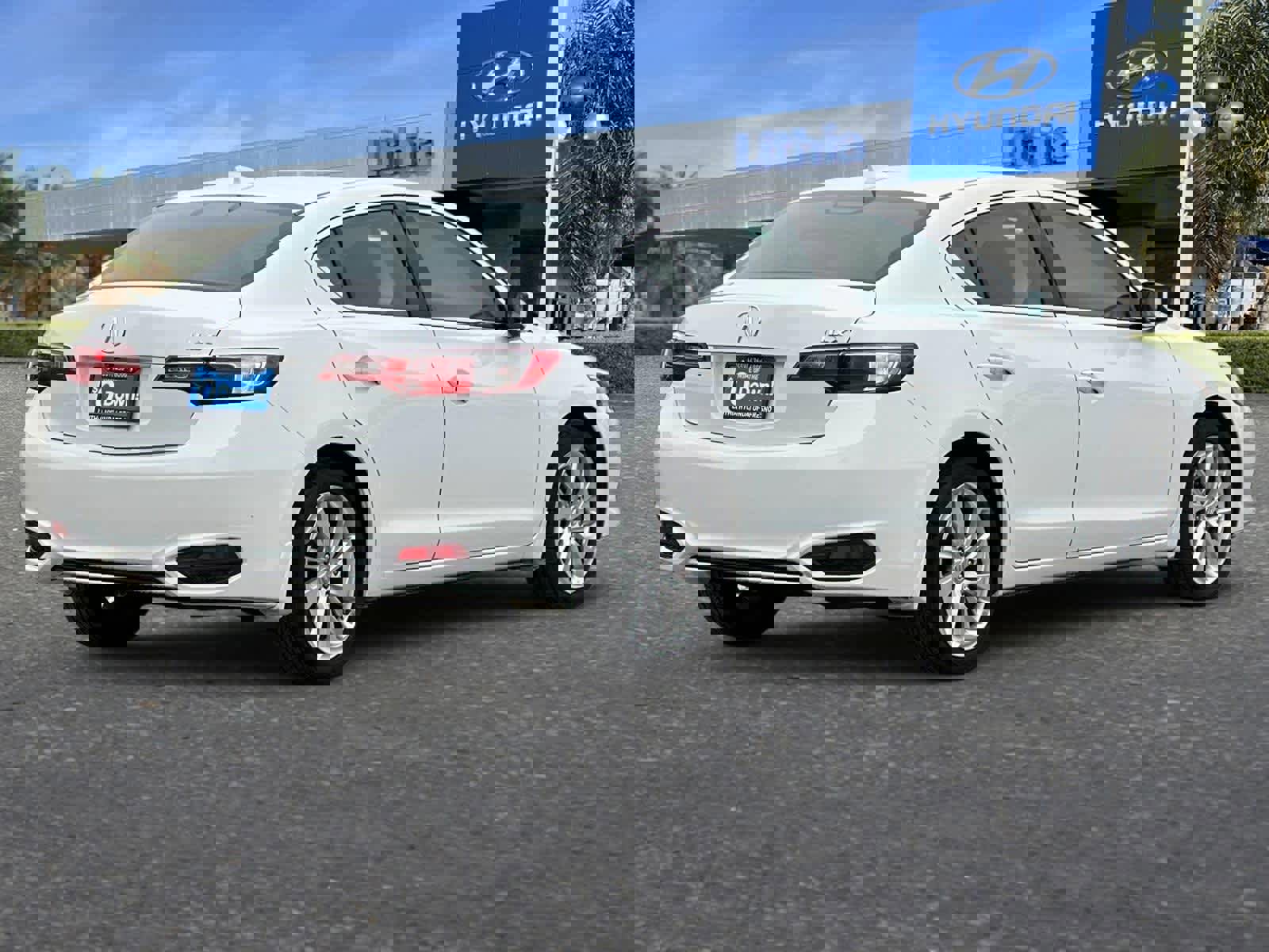 Used 2017 Acura ILX w/ Premium Package image 2