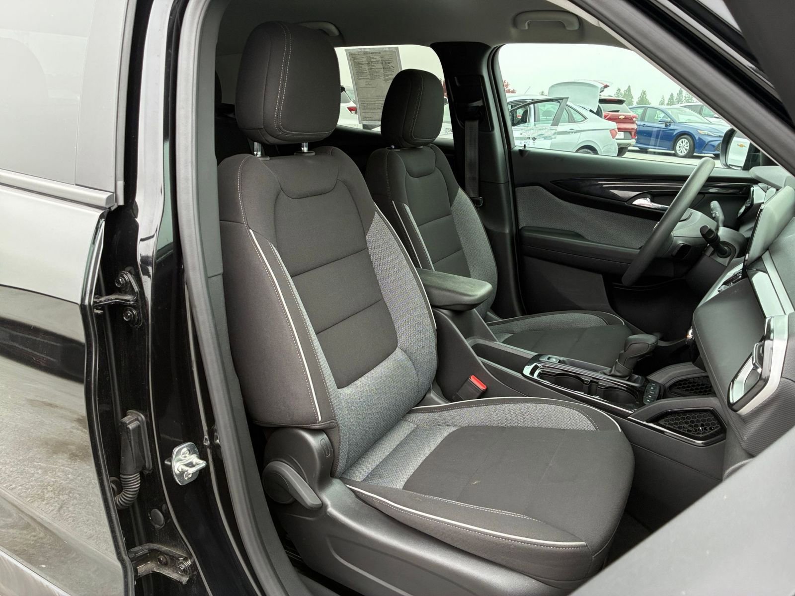 Used 2025 Chevrolet TrailBlazer LT image 34