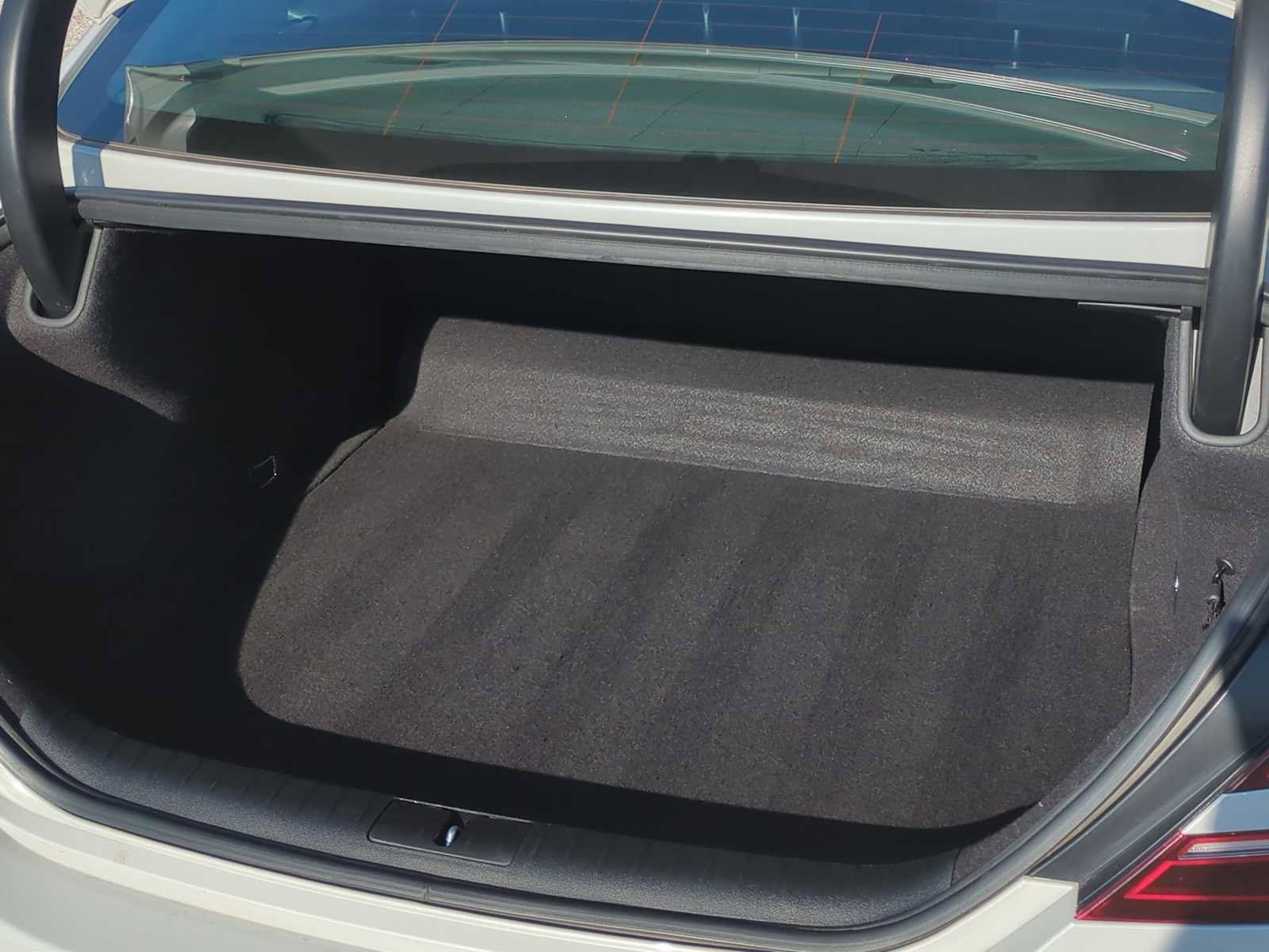 Used 2025 Genesis G70 2.5T image 26