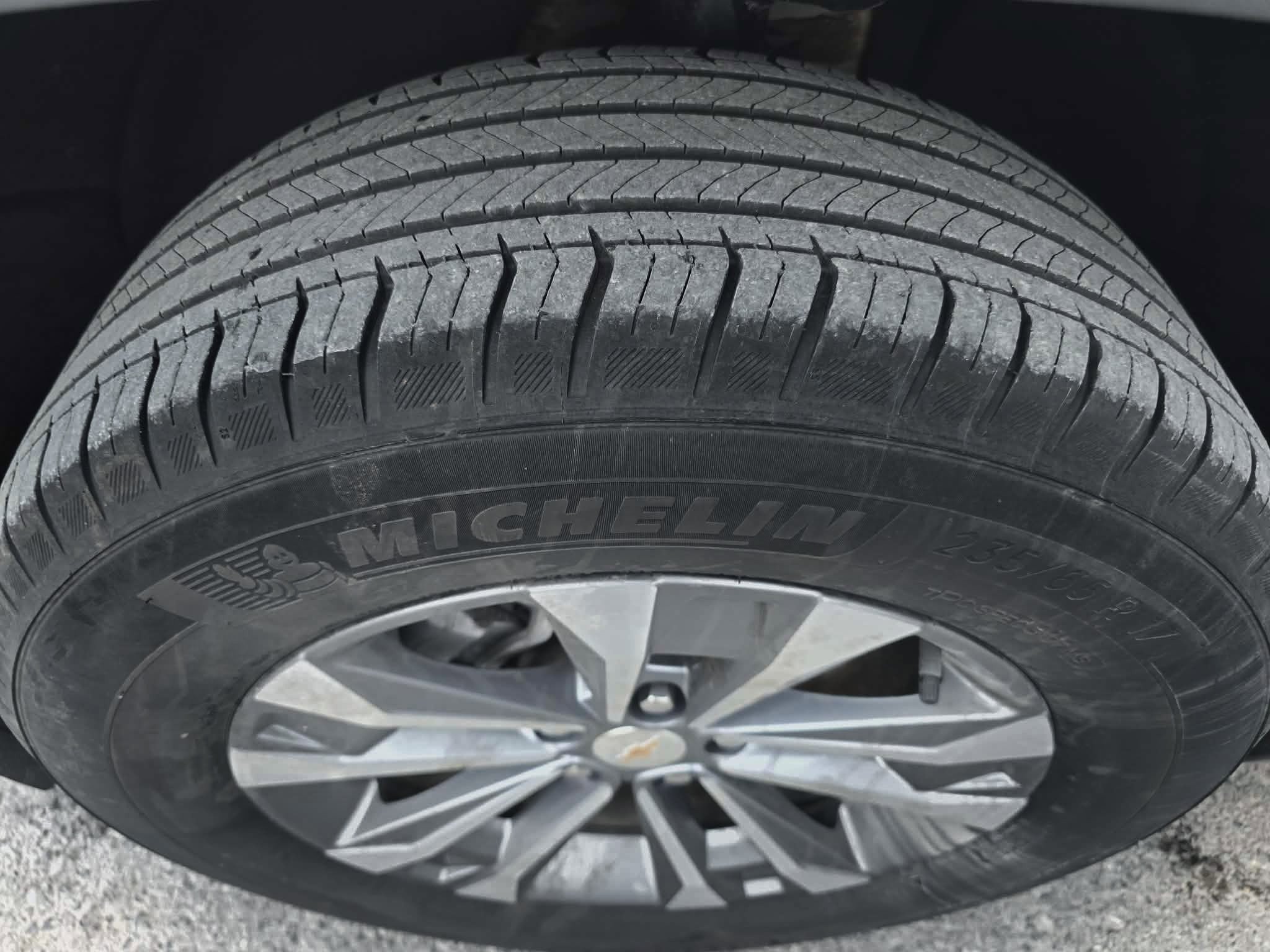 Used 2025 Chevrolet Equinox LT image 11