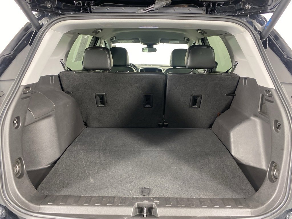 Used 2024 GMC Terrain SLT image 34