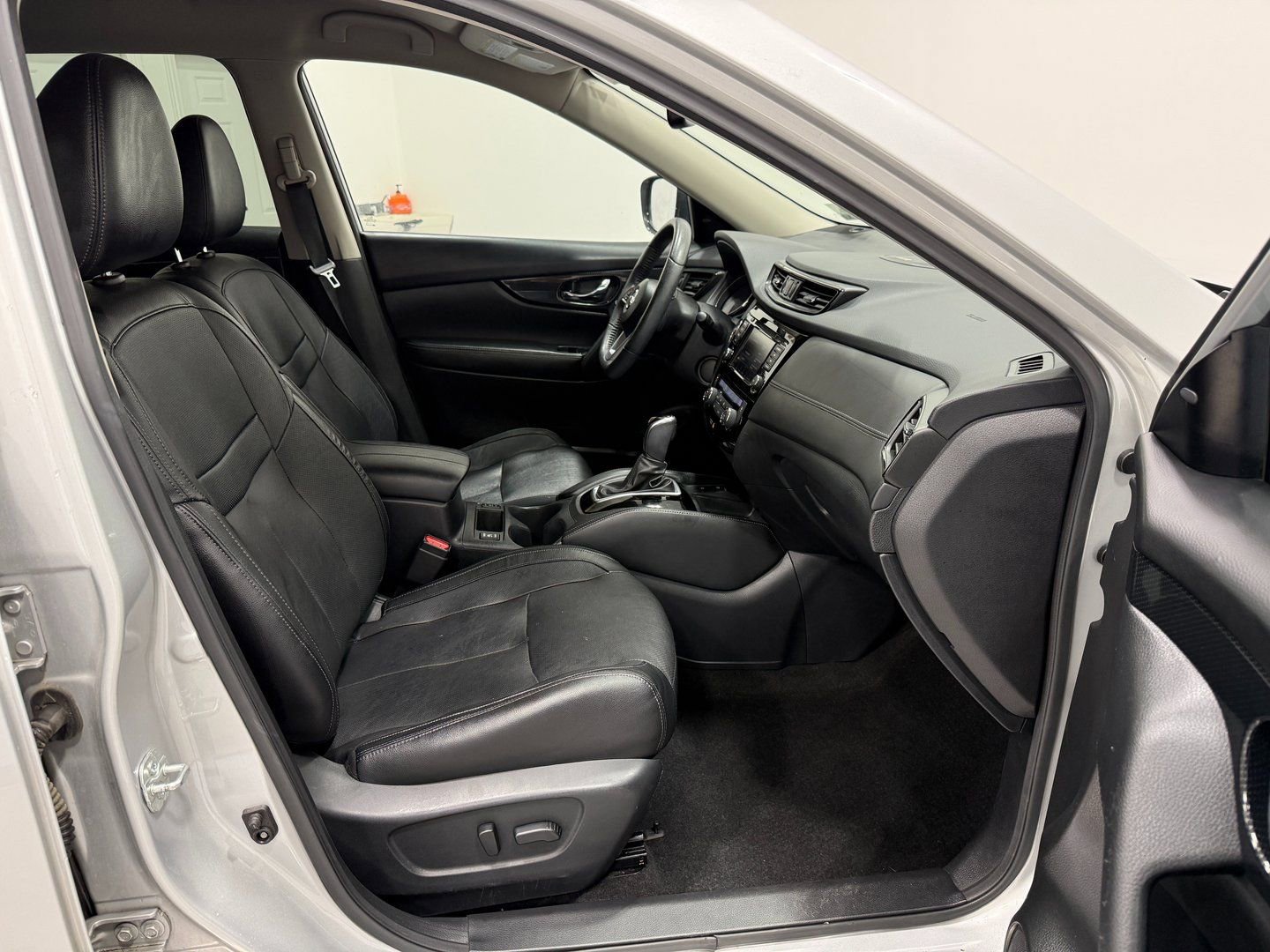 Used 2020 Nissan Rogue SL image 26