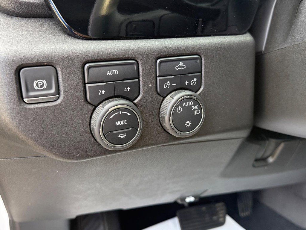 Used 2025 Chevrolet Silverado 1500 LT image 17