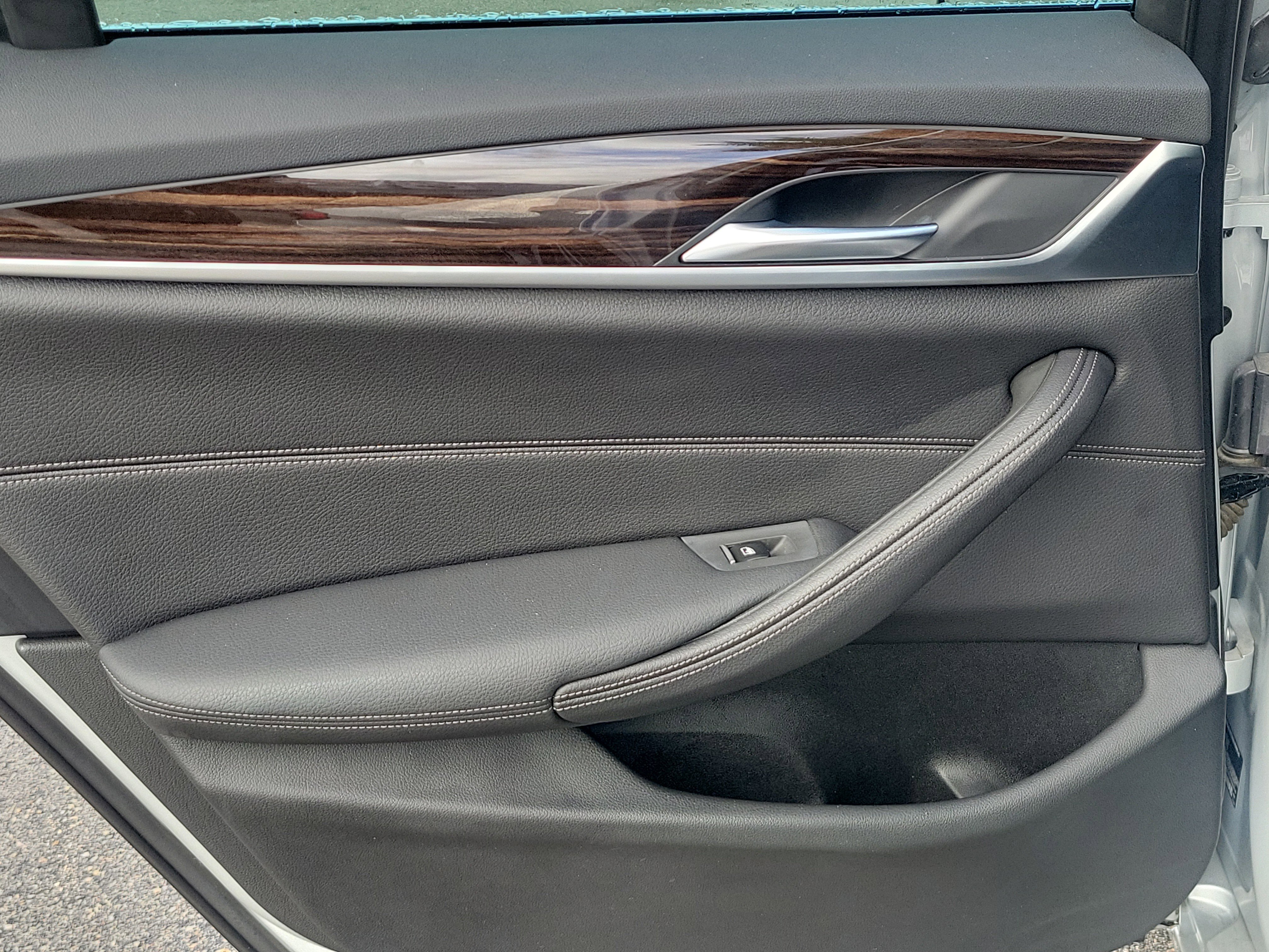 Used 2021 BMW 540i w/ Convenience Package image 9