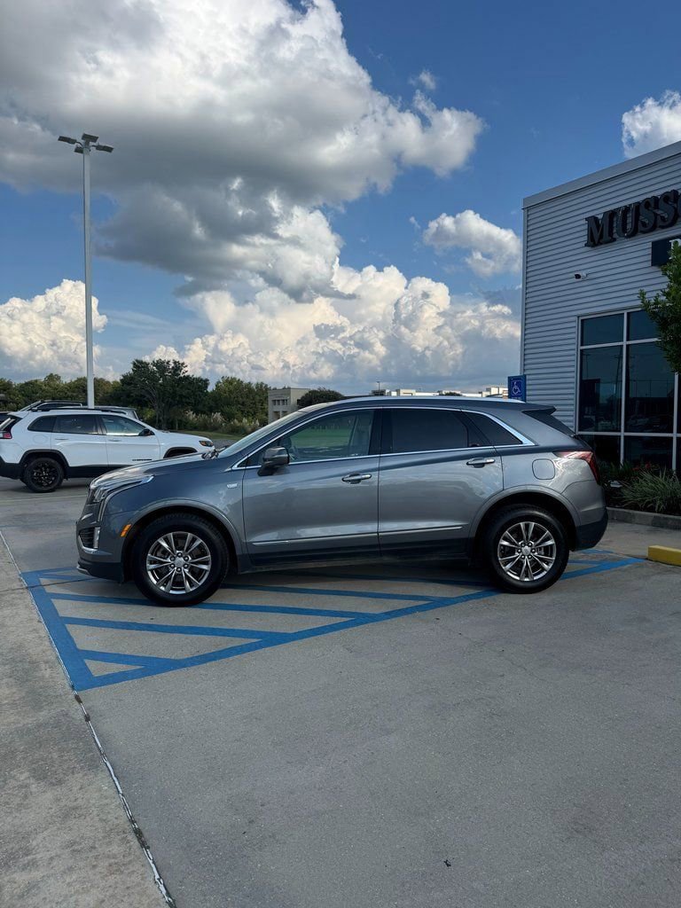 Used 2021 Cadillac XT5 Premium Luxury image 3