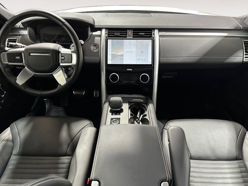 Used 2024 Land Rover Discovery Dynamic SE image 10