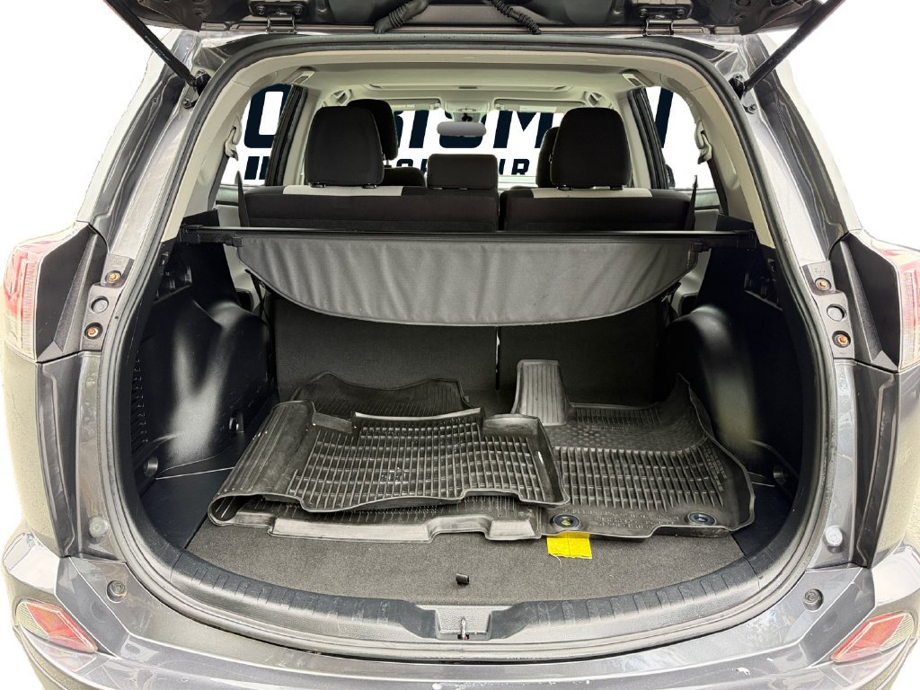 Used 2017 Toyota RAV4 XLE AWD/4WD image 10