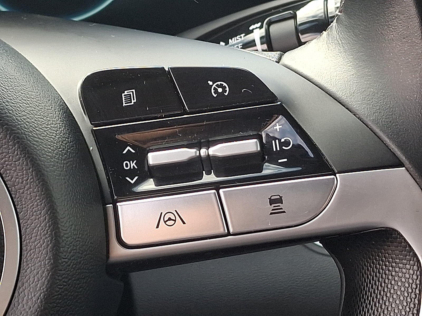 Used 2023 Hyundai Elantra SEL w/ Convenience Package FWD image 23