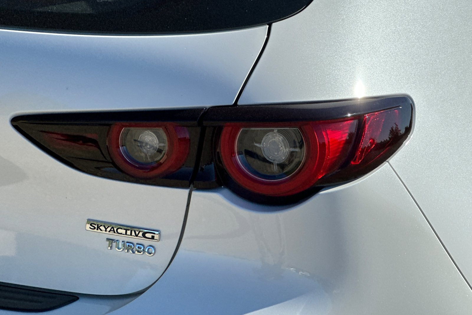 New 2026 MAZDA MAZDA3 Hatchback w/Premium Plus Pkg image 33