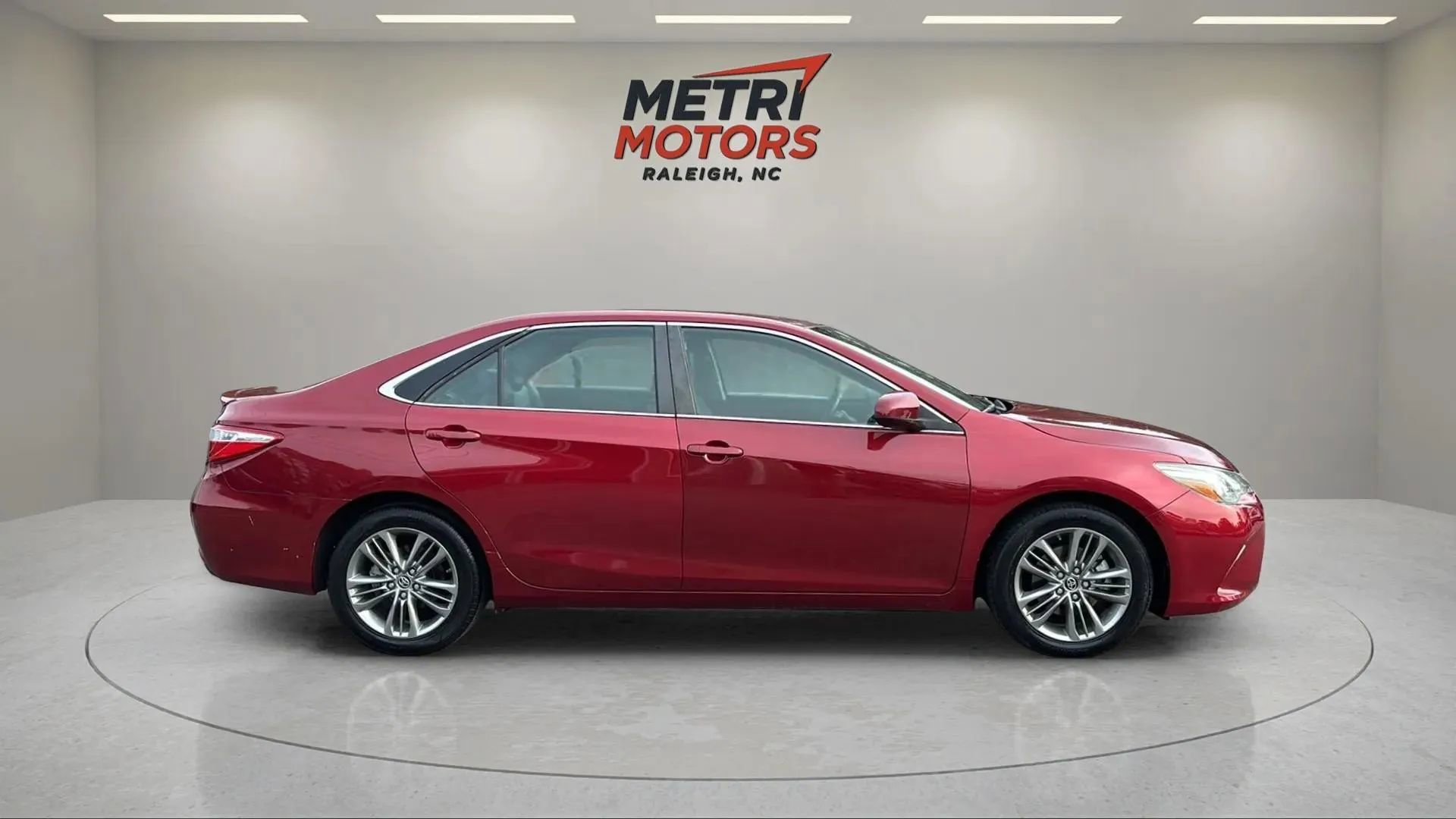 Used 2015 Toyota Camry SE image 4