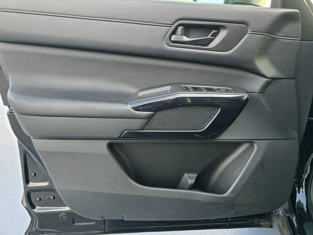 Used 2024 Nissan Pathfinder SV image 22