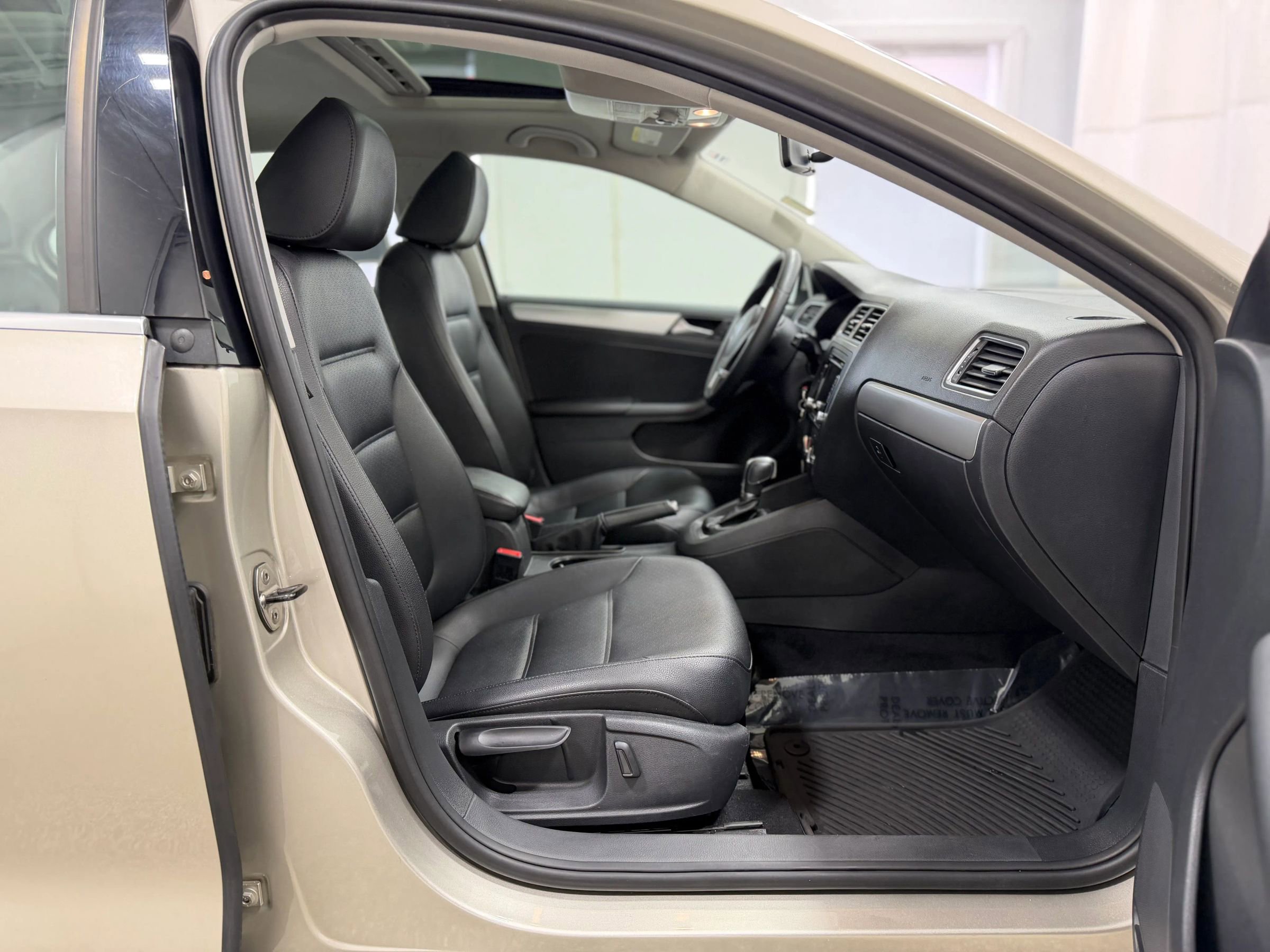 Used 2013 Volkswagen Jetta SE image 25