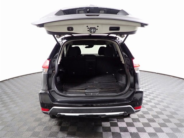 Used 2020 Nissan Rogue SV image 16