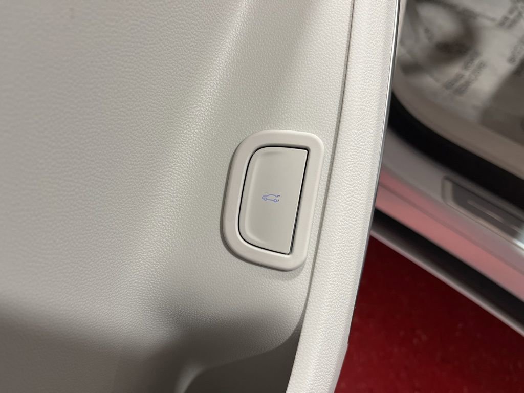 Used 2025 Buick Enclave Avenir w/ Super Cruise Package image 24