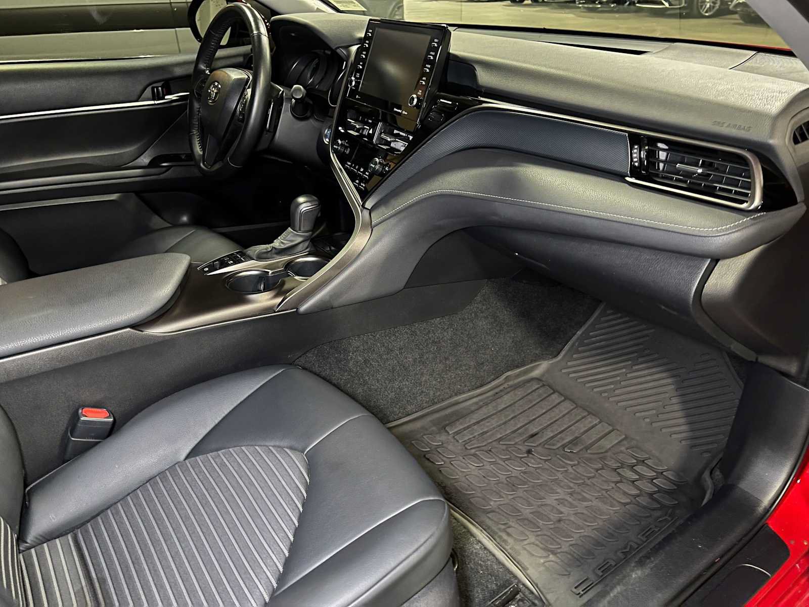 Used 2022 Toyota Camry SE w/ Audio Upgrade Package FWD image 11