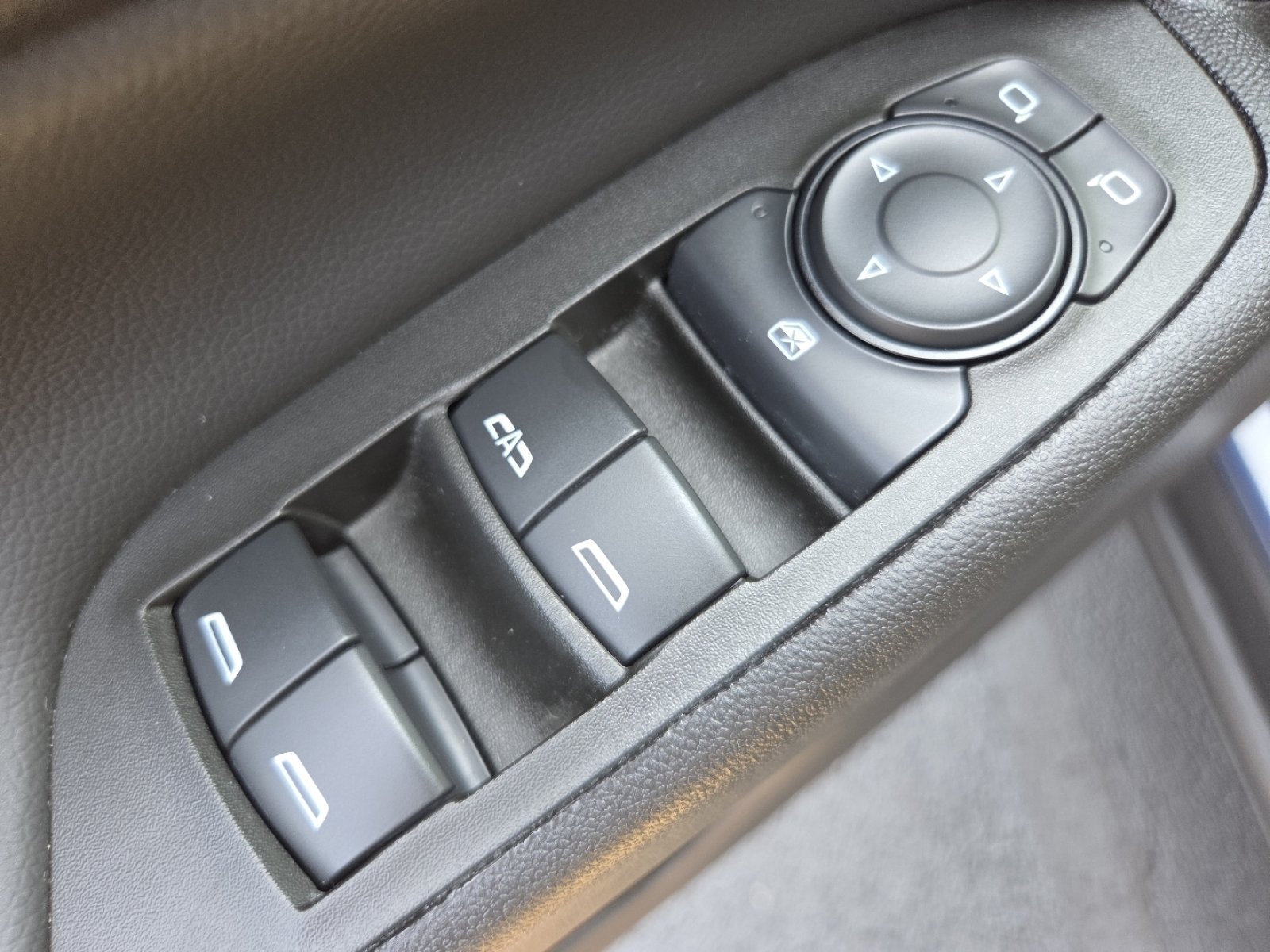 Used 2024 Chevrolet Equinox LT w/ LPO, Floor Liner Package FWD image 29