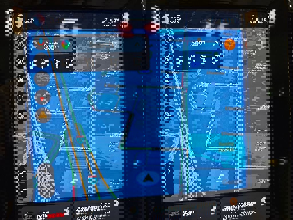 Used 2023 Volvo XC40 B5 Plus w/ Protection Package Premier image 25