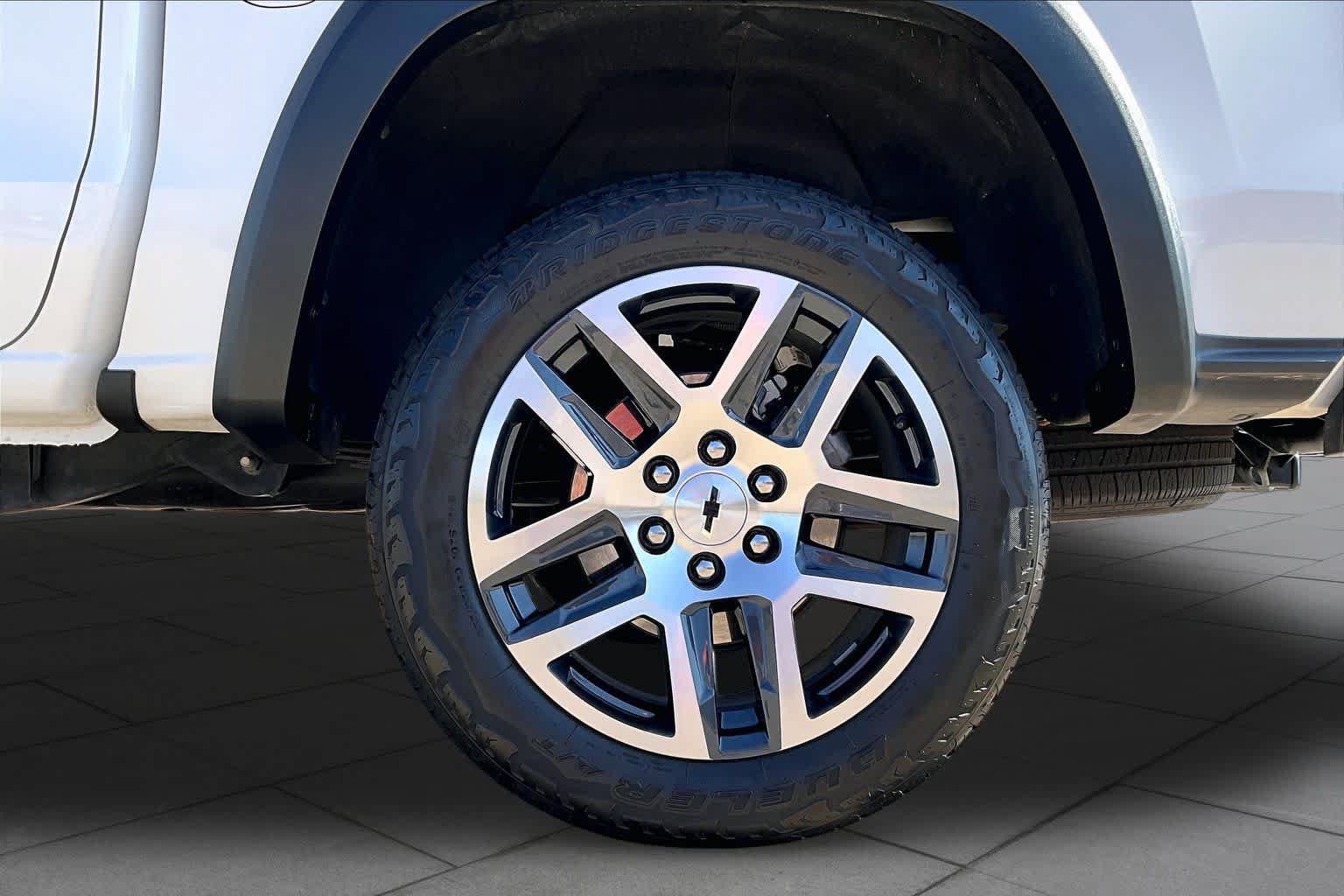 Used 2024 Chevrolet Colorado Z71 w/ Z71 Convenience Package 2 AWD/4WD image 11