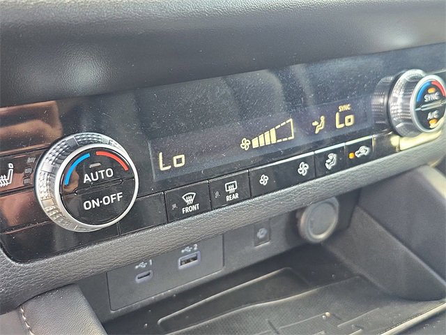 Used 2024 Mitsubishi Outlander SE image 29