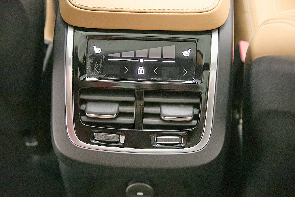 Certified 2024 Volvo XC90 T8 Ultimate AWD/4WD image 29