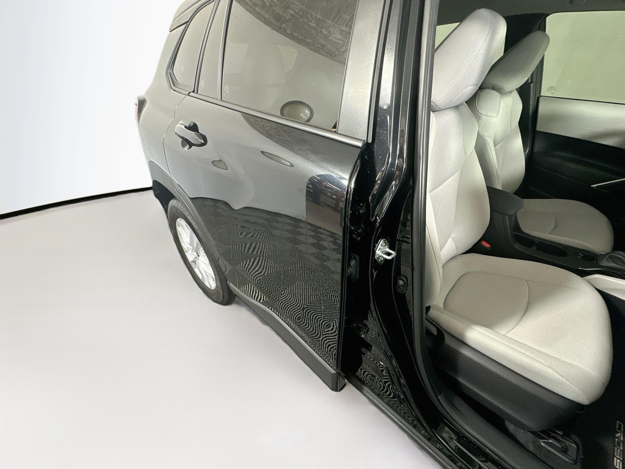 Used 2025 Toyota Corolla Cross L FWD image 27