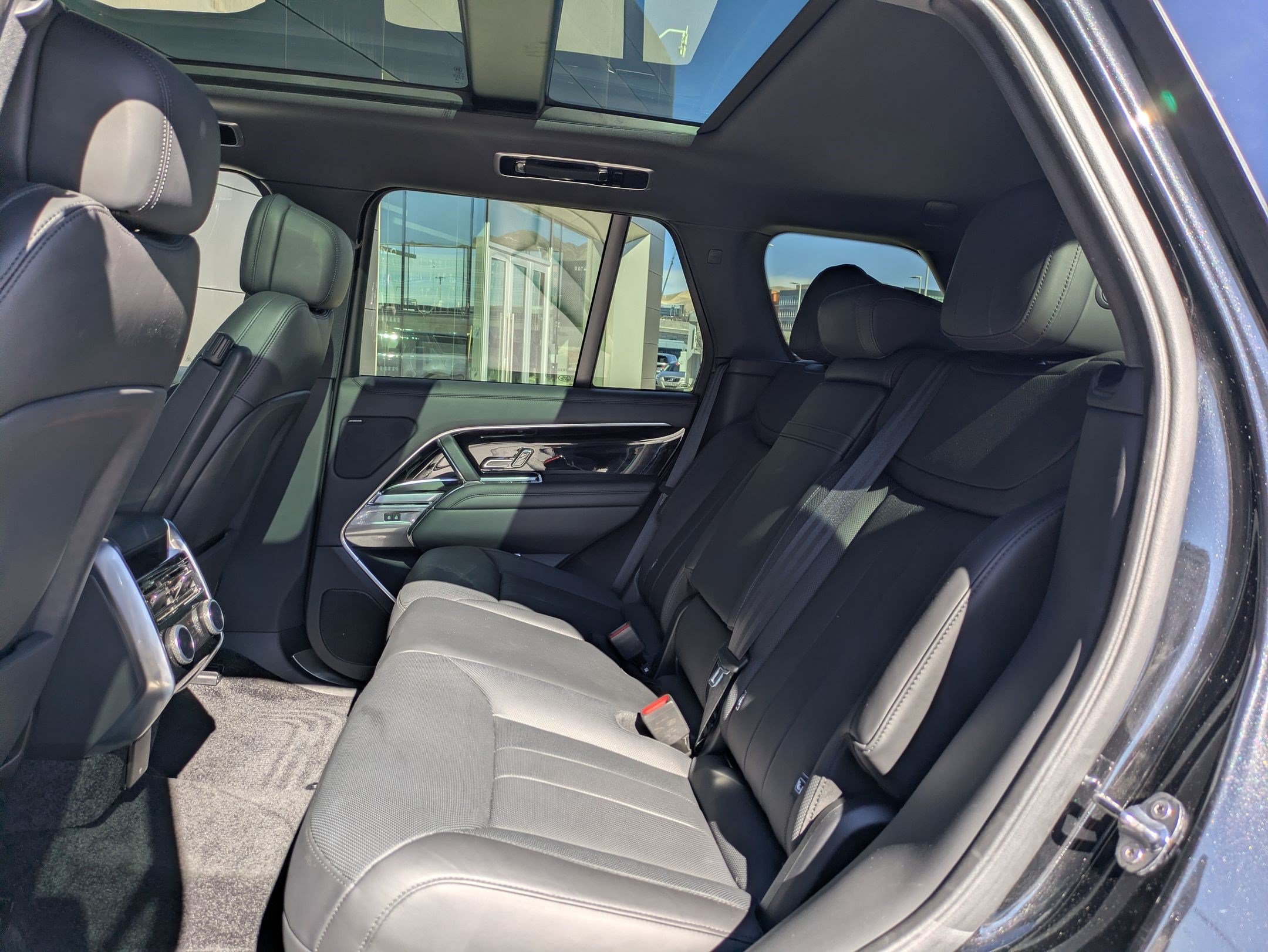 Certified 2024 Land Rover Range Rover SE AWD/4WD image 26