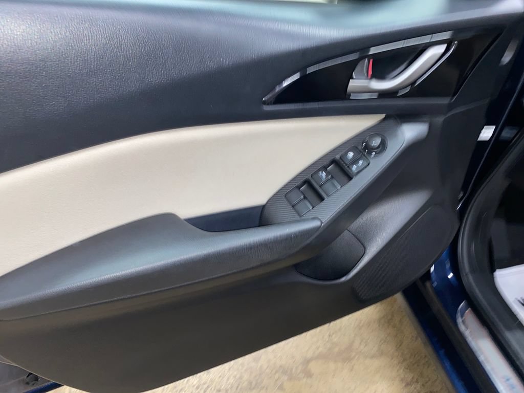 Used 2016 MAZDA MAZDA3 i Sport w/ Preferred Equipment Package FWD image 9