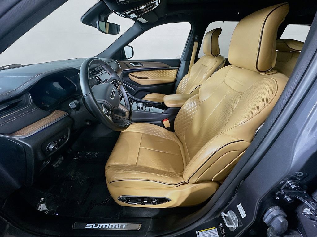 Used 2022 Jeep Grand Cherokee Summit w/ Luxury Tech Group V image 15