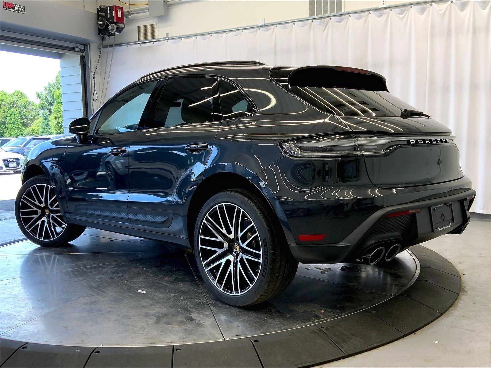 Certified 2026 Porsche Macan AWD/4WD image 3
