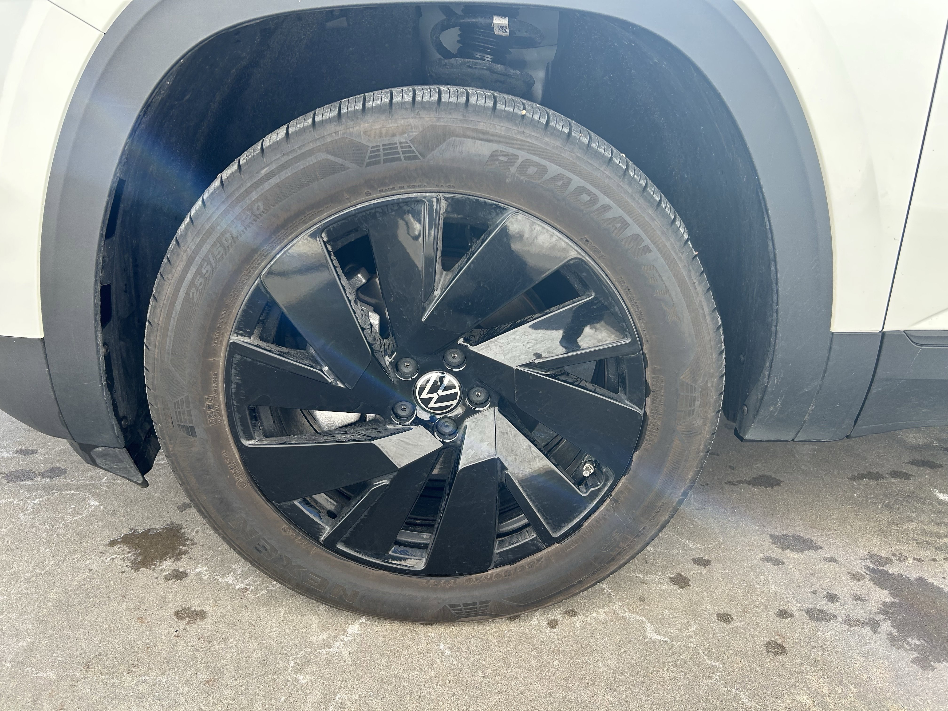 Used 2024 Volkswagen Atlas SE w/ Panoramic Sunroof Package image 12