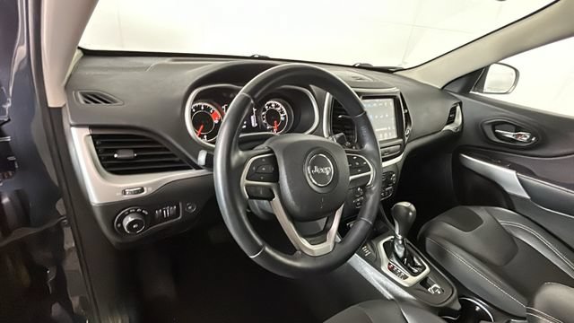Used 2018 Jeep Cherokee Latitude Plus w/ Comfort/Convenience Group AWD/4WD image 13